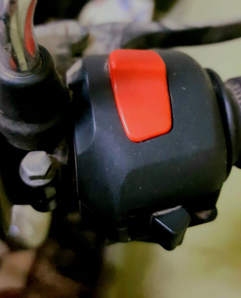 What is a Motorcycle Kill Switch? Picture showing ordinary kill switch button. 