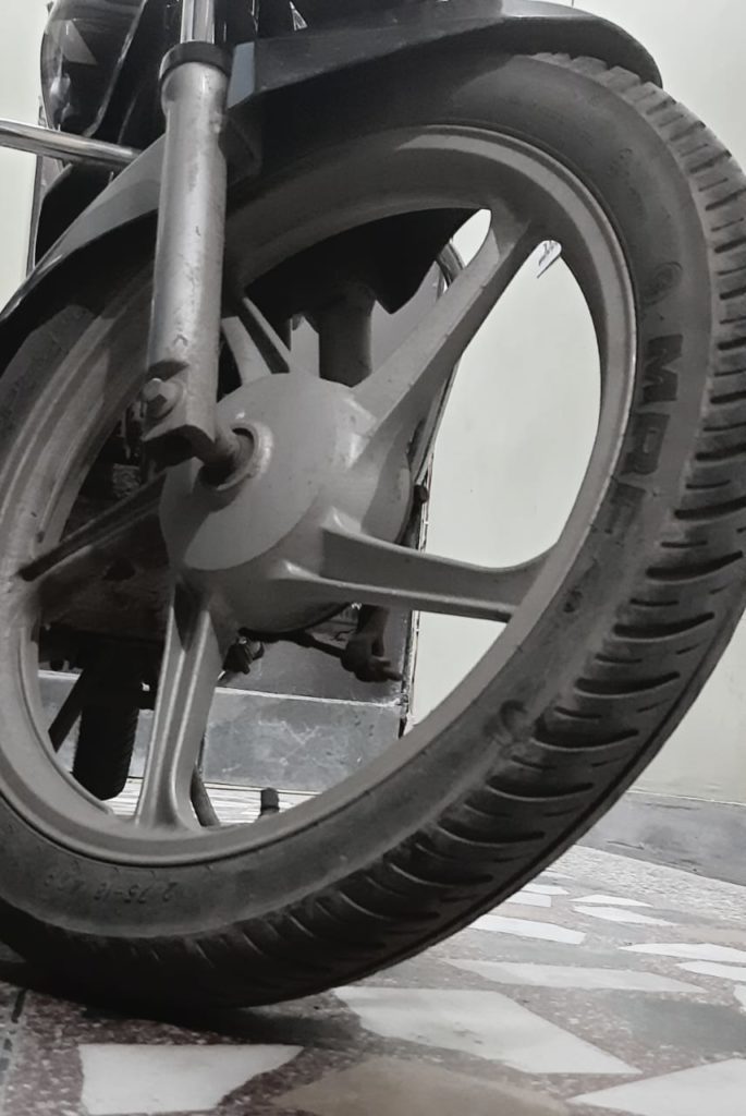 Do Motorcycle Tires Have Tubes?  Motorbike rim with single cast tire