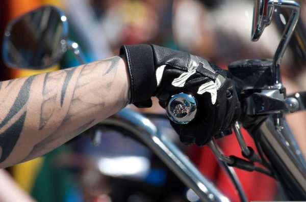 Can Men Wear Women's Motorcycle Gloves?