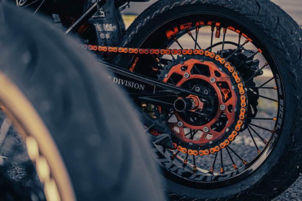 Symptoms of Loose Motorcycle Chain?